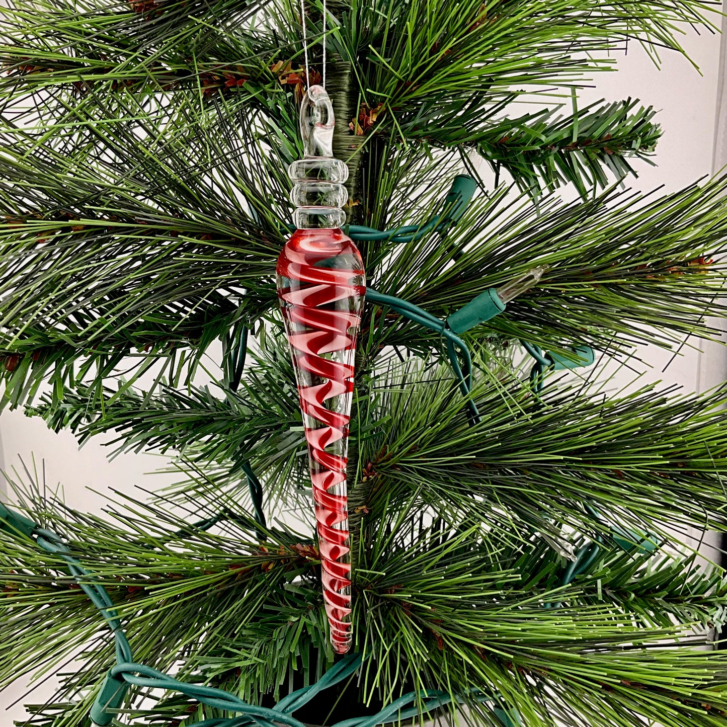 Elvis Red and White Glass Filigrana Icicle Holiday Ornament